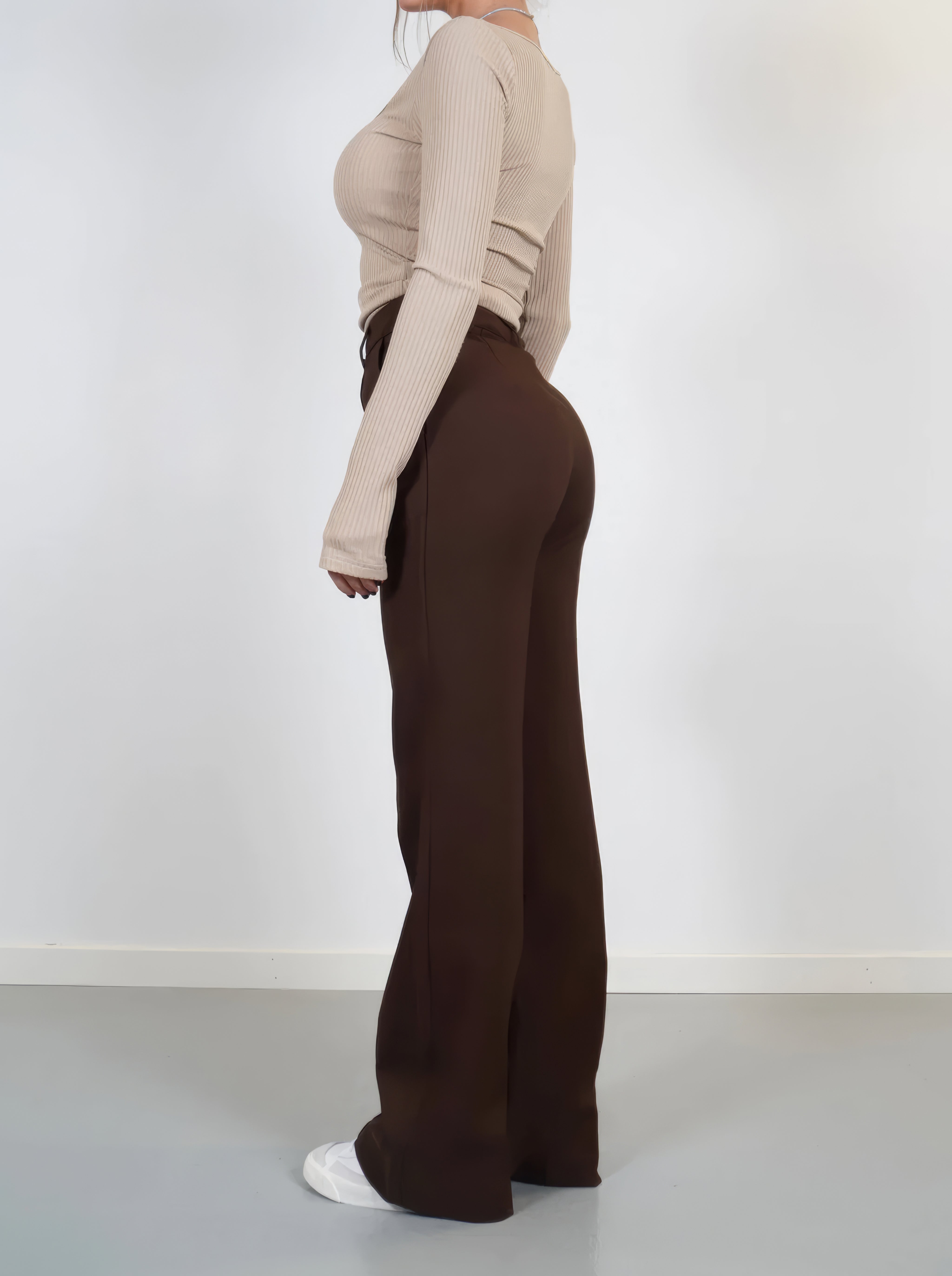 Elegant wide trousers