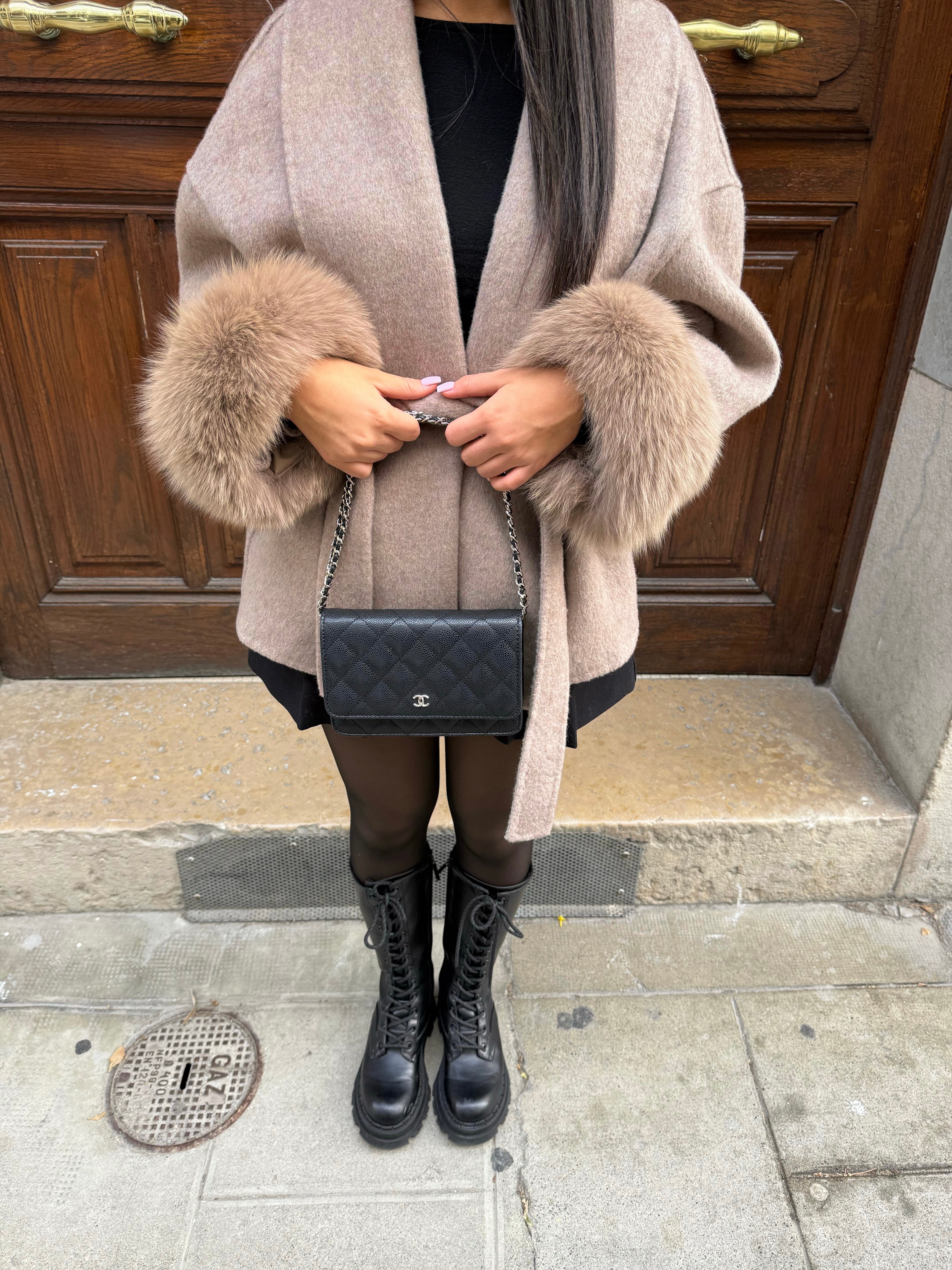 CASHMERE TRENCH COAT WITH LUXURY FUR DETAILS